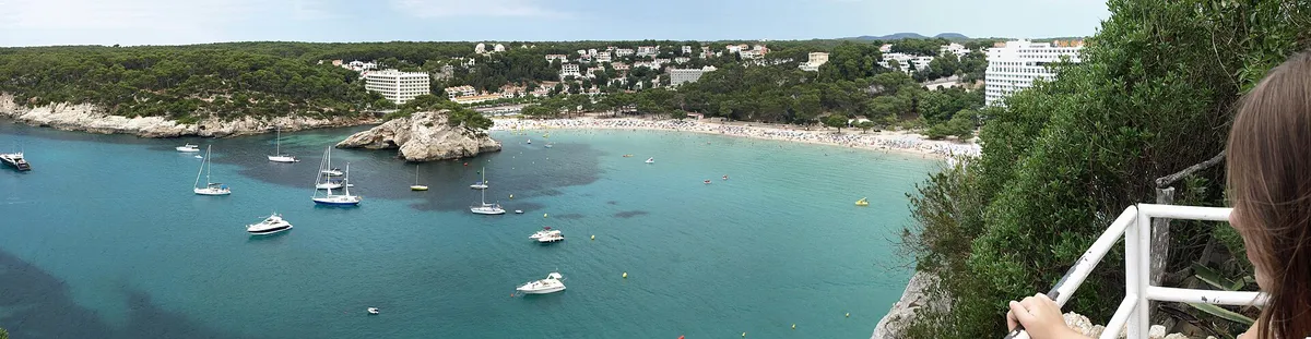 The beach and bay of Cala Galdana in Menorca, departure point of the most-reviewed boat trip in the comparison